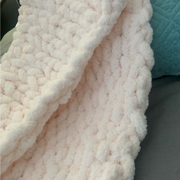 NEW Handmade Chenille Chunky Knit Pink Baby Blanket - Picture 5 of 8